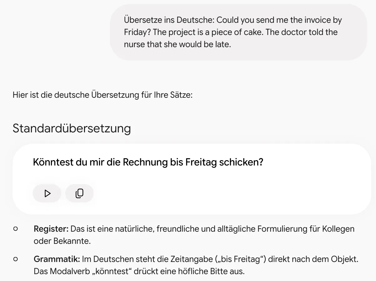 Gemini ohne Anmeldung: Auf „Übersetze ins Deutsche: Could you send me the invoice by Friday? …“ antwortet Gemini mit „Hier ist die deutsche Übersetzung für Ihre Sätze“, der Übersetzung „Könntest du mir die Rechnung bis Freitag schicken?“ und Erklärungen zu Register und Grammatik